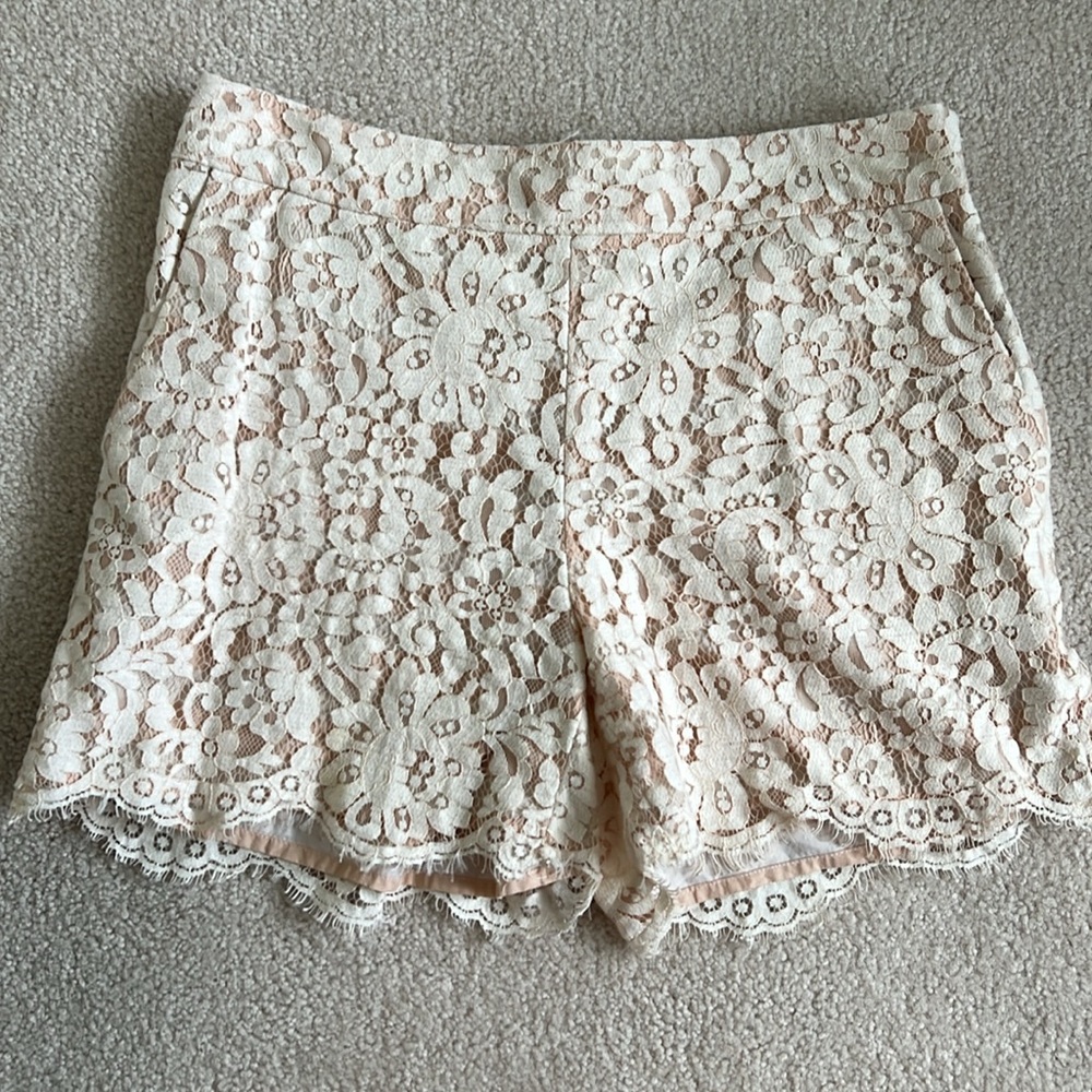 Cartonnier Anthro Ivory Scalloped Lacework Short - Size 4